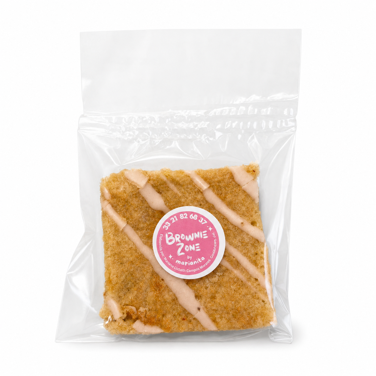 Blondie pastel con mermelada de fresa